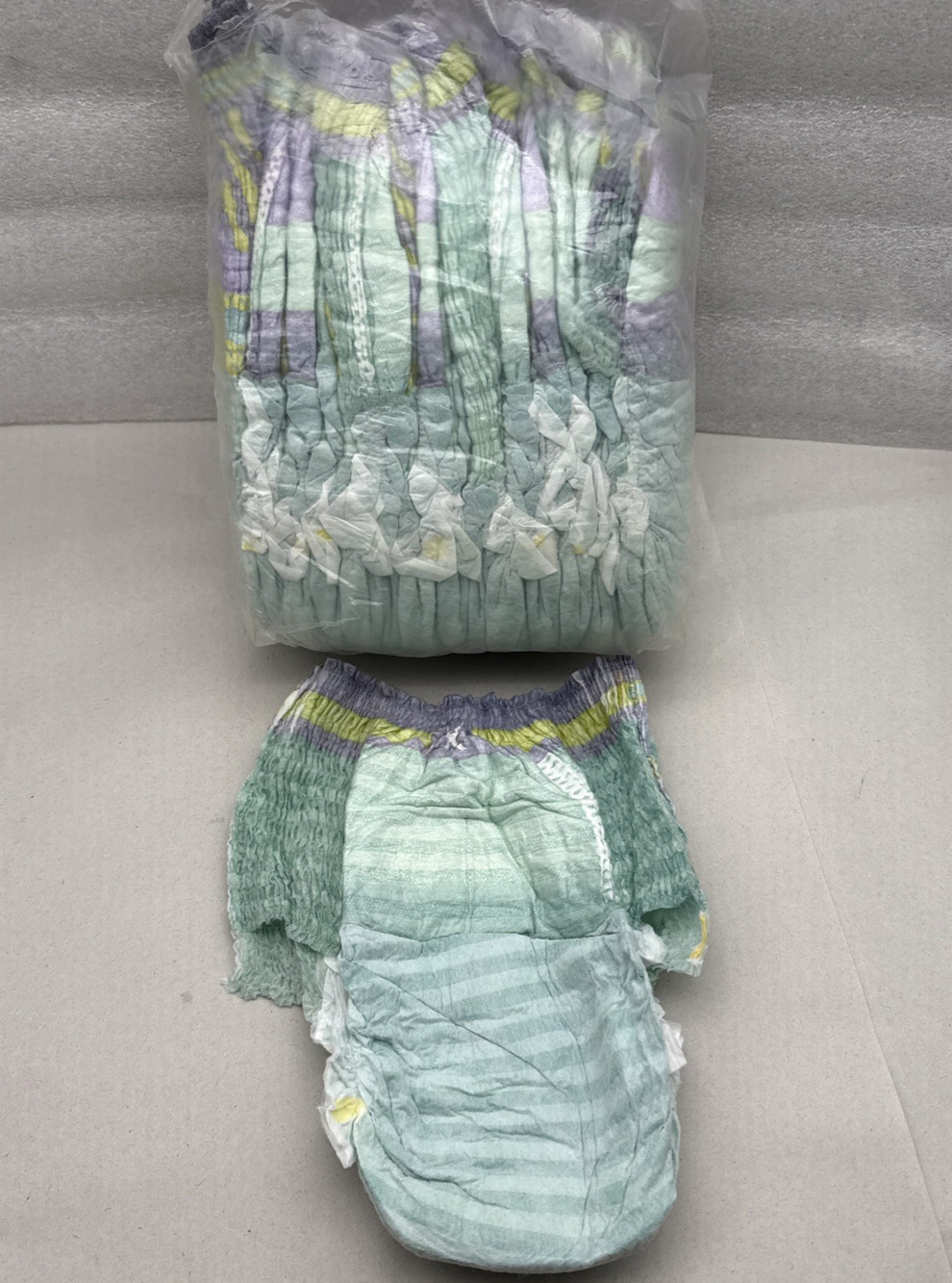 16 Pampers Ninjamas *UNKNOWN SIZE Please refer to the measurements...